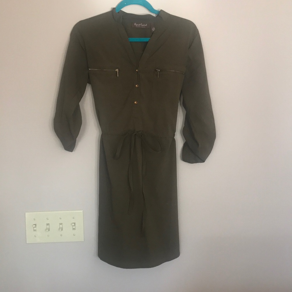 Short dress, quarter sleeves, Olive green.